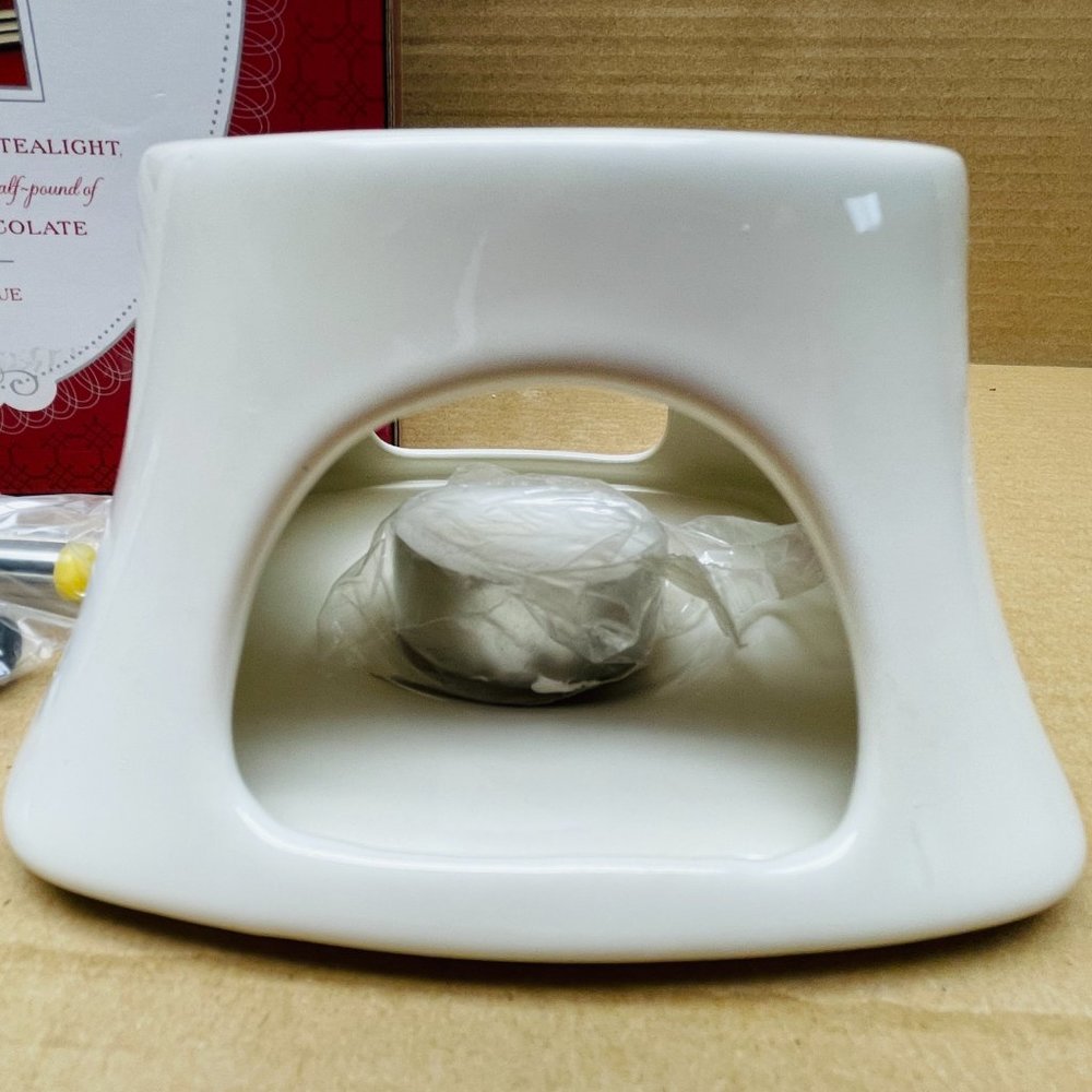 NWTIB Williams-Sonoma Fondue Set, 6 Forks, TeaLight, Stand, Pot = 3.5" T x 5" W - Picture 4 of 10